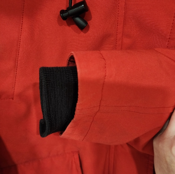 Canada Goose Parka with fur hood - Picture 6 of 8